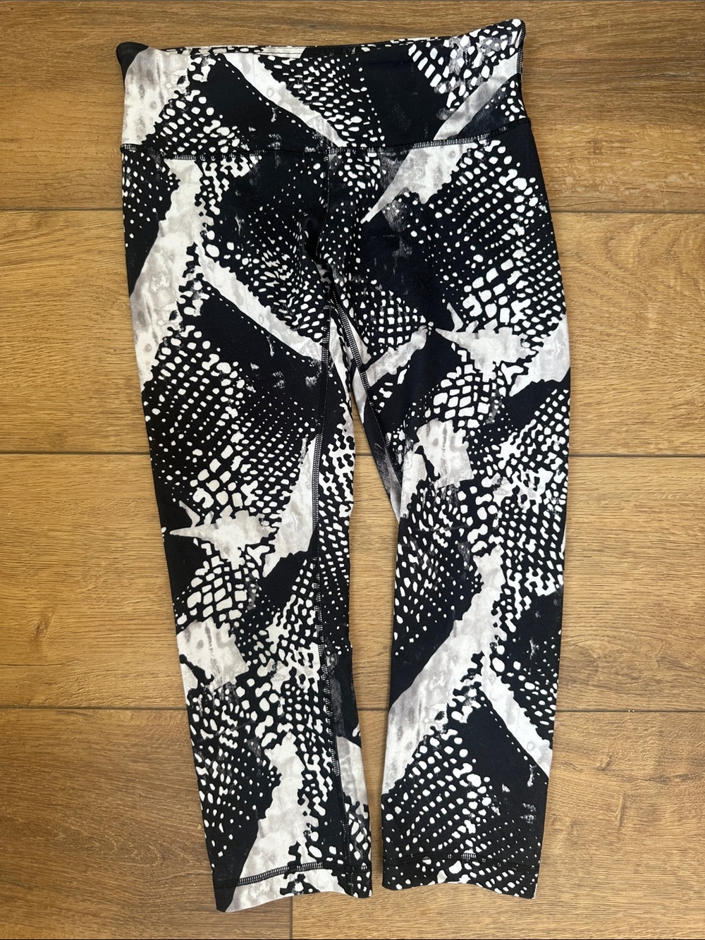 lululemon athletica Wunder Under Crop Black & White Abstract Print Leggings
